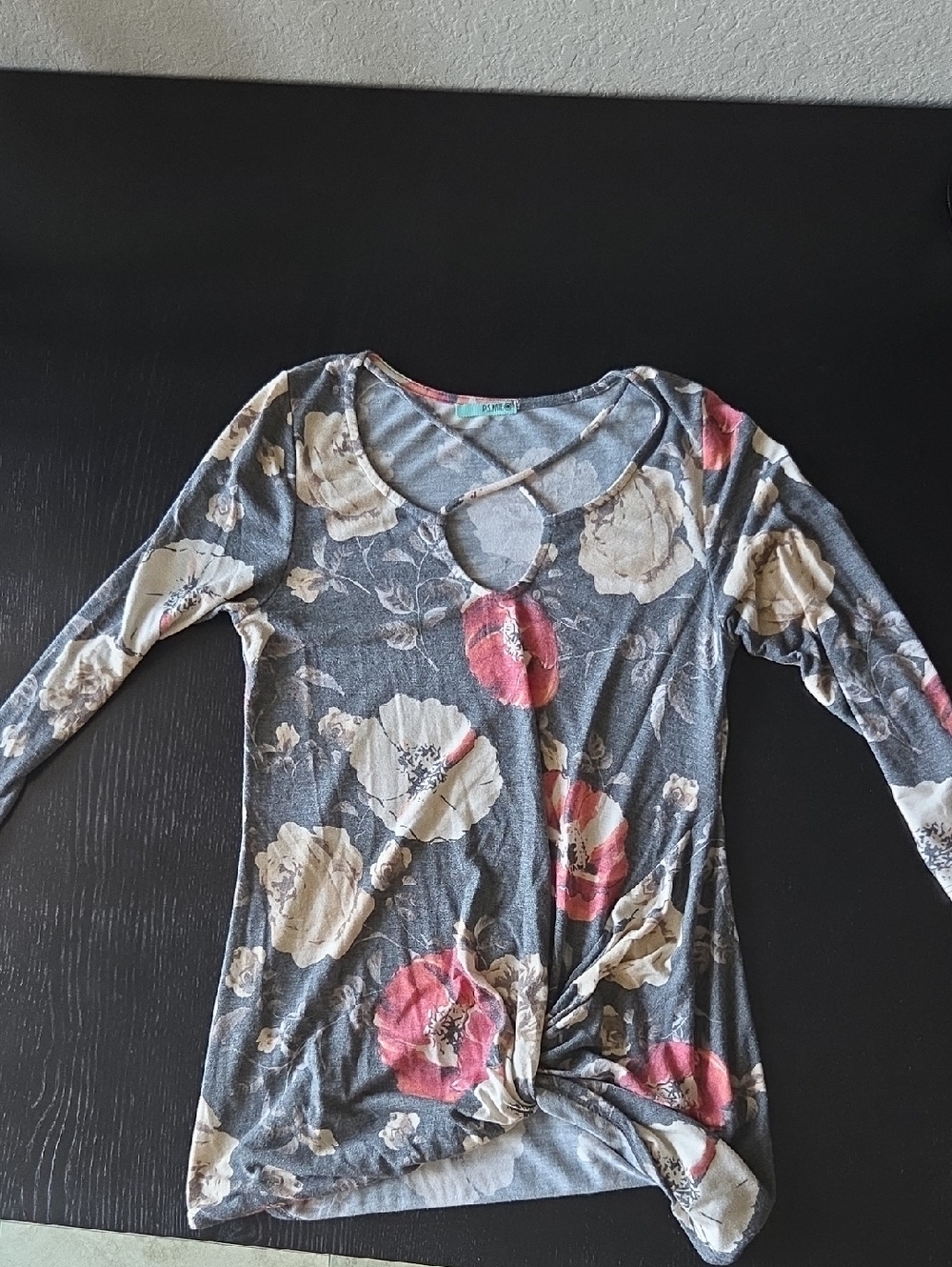 Floral Twist Front 3/4 Sleeve Top